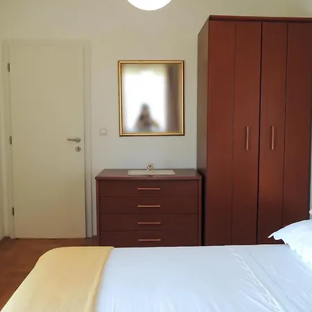 Apartman 3785-1 For 4 Pers In *