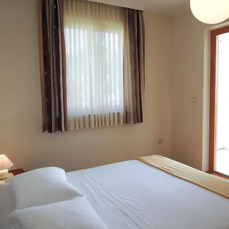 3785-1 For 4 Pers In Apartman *