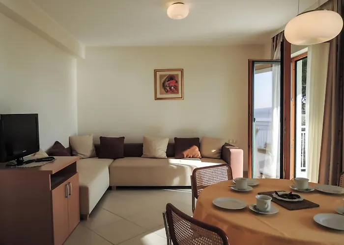 3785-1 For 4 Pers In * Baska Voda