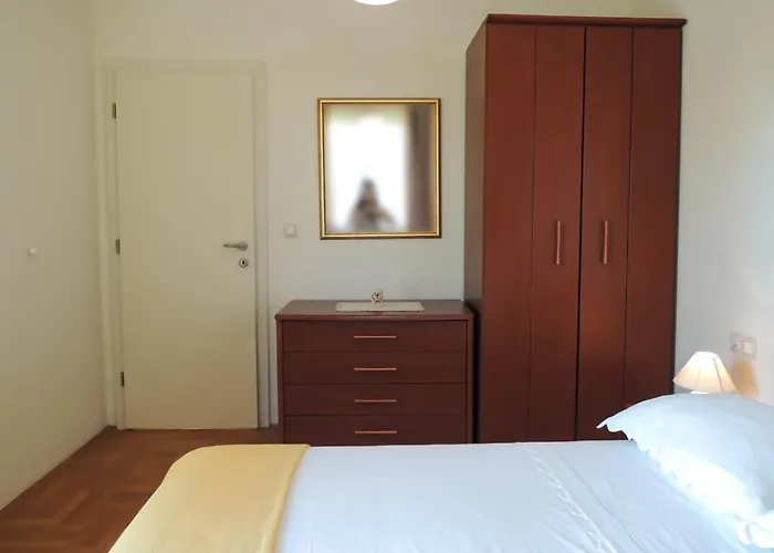 Apartman 3785-1 For 4 Pers In *