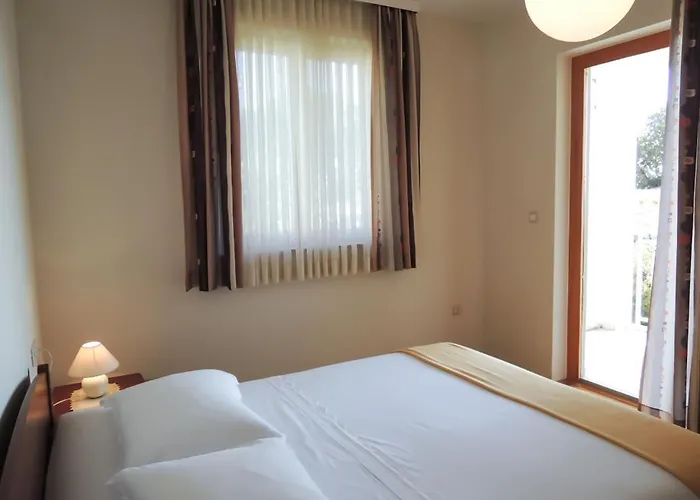 3785-1 For 4 Pers In Apartman *